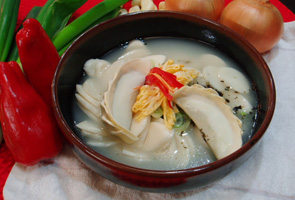 韓国のお餅とギョーザ入りスープ